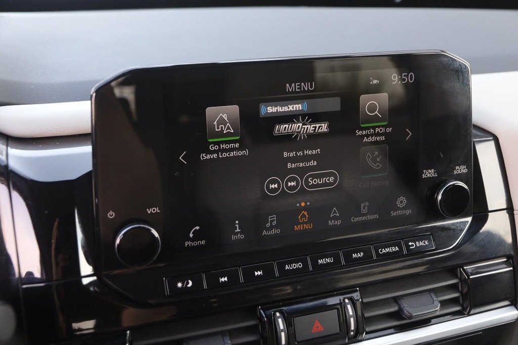 Nissan Pathfinder Vehicle Full-screen Gallery Image 17