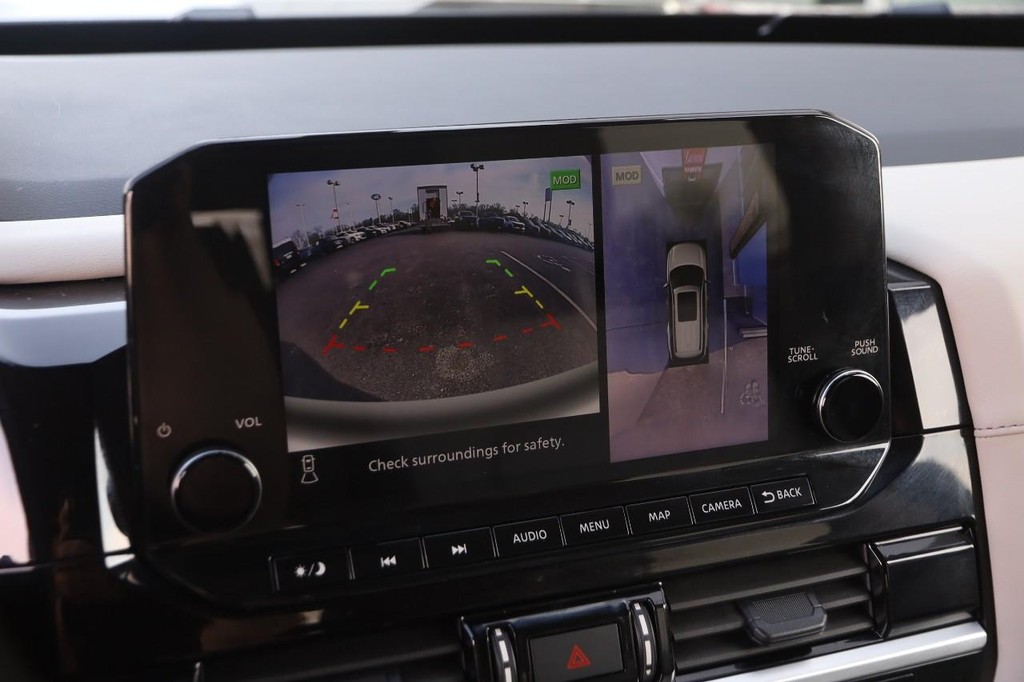 Nissan Pathfinder Vehicle Full-screen Gallery Image 18