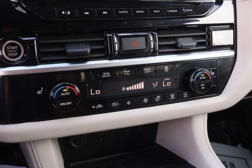 Nissan Pathfinder Vehicle Full-screen Gallery Image 19