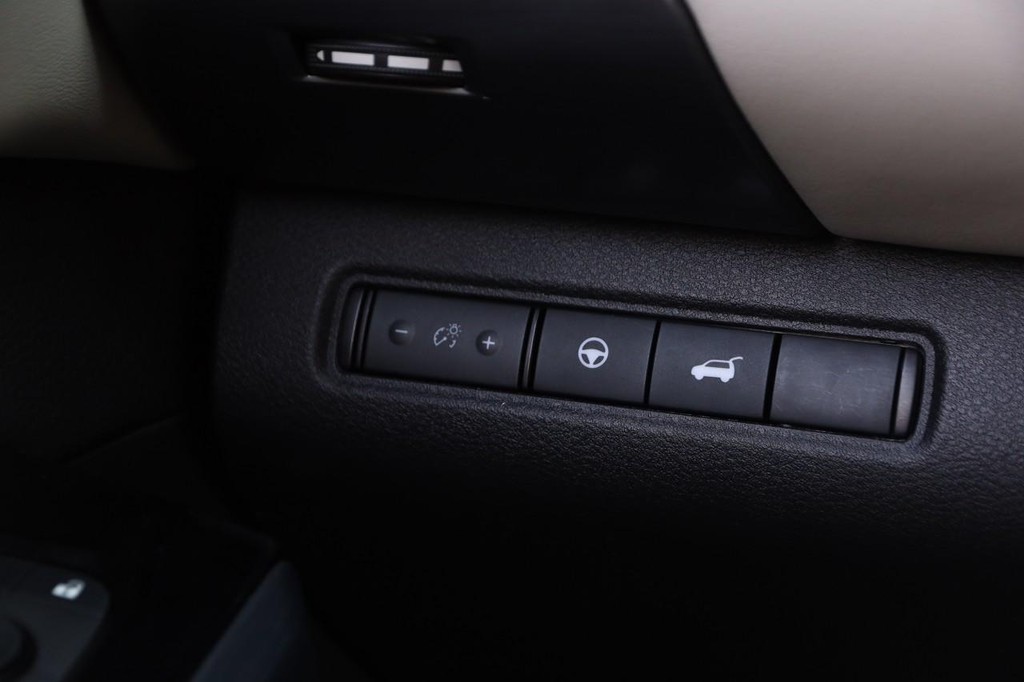 Nissan Pathfinder Vehicle Full-screen Gallery Image 21