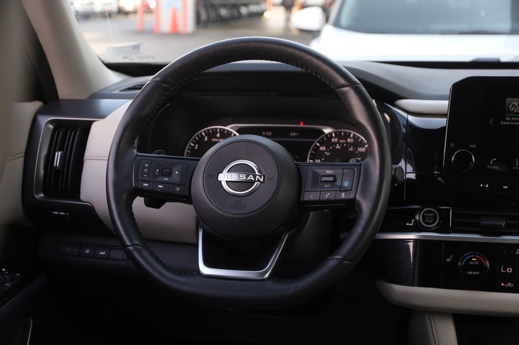 Nissan Pathfinder Vehicle Full-screen Gallery Image 24