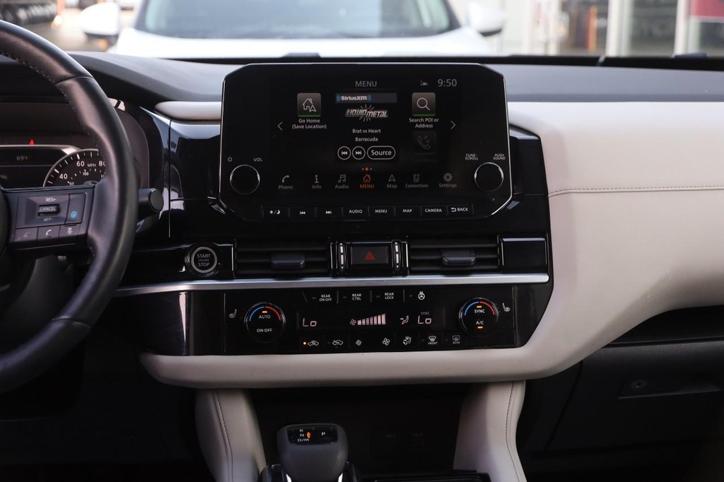 Nissan Pathfinder Vehicle Full-screen Gallery Image 25