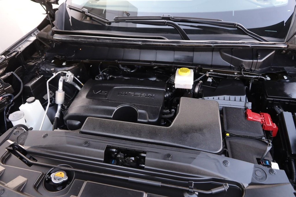 Nissan Pathfinder Vehicle Full-screen Gallery Image 28