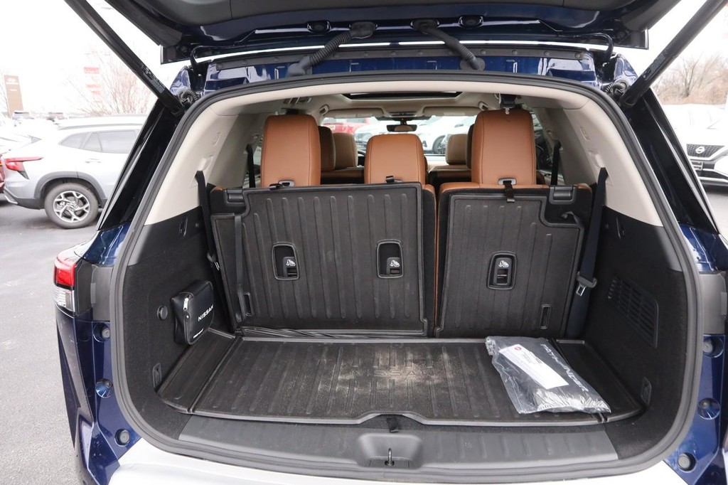 Nissan Pathfinder Vehicle Full-screen Gallery Image 7