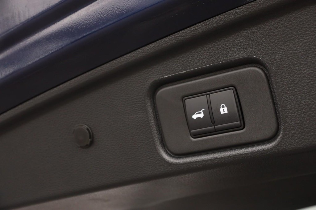 Nissan Pathfinder Vehicle Full-screen Gallery Image 8