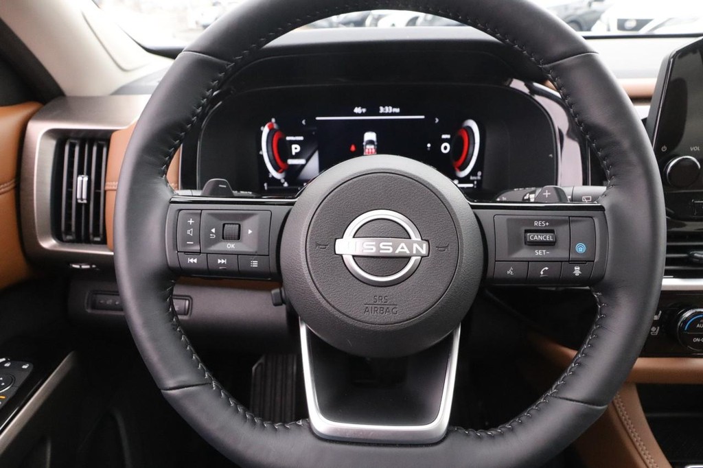 Nissan Pathfinder Vehicle Full-screen Gallery Image 13