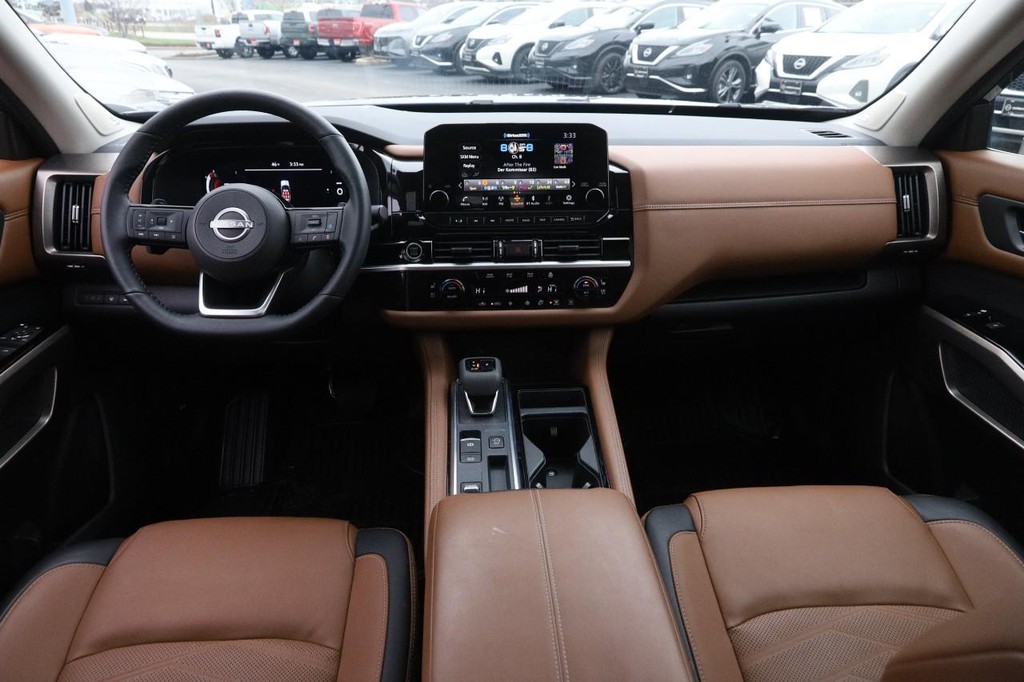 Nissan Pathfinder Vehicle Full-screen Gallery Image 23