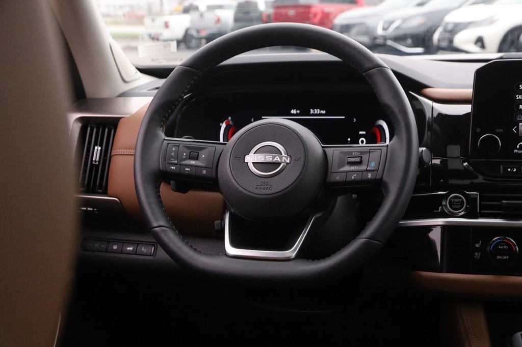 Nissan Pathfinder Vehicle Full-screen Gallery Image 25