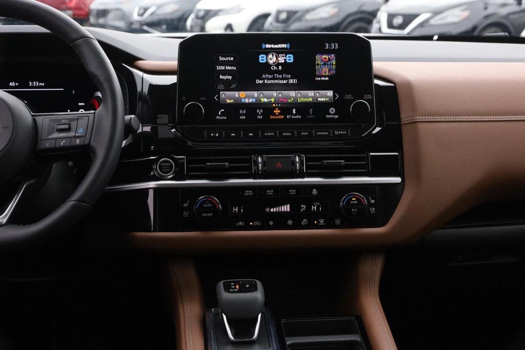 Nissan Pathfinder Vehicle Full-screen Gallery Image 26