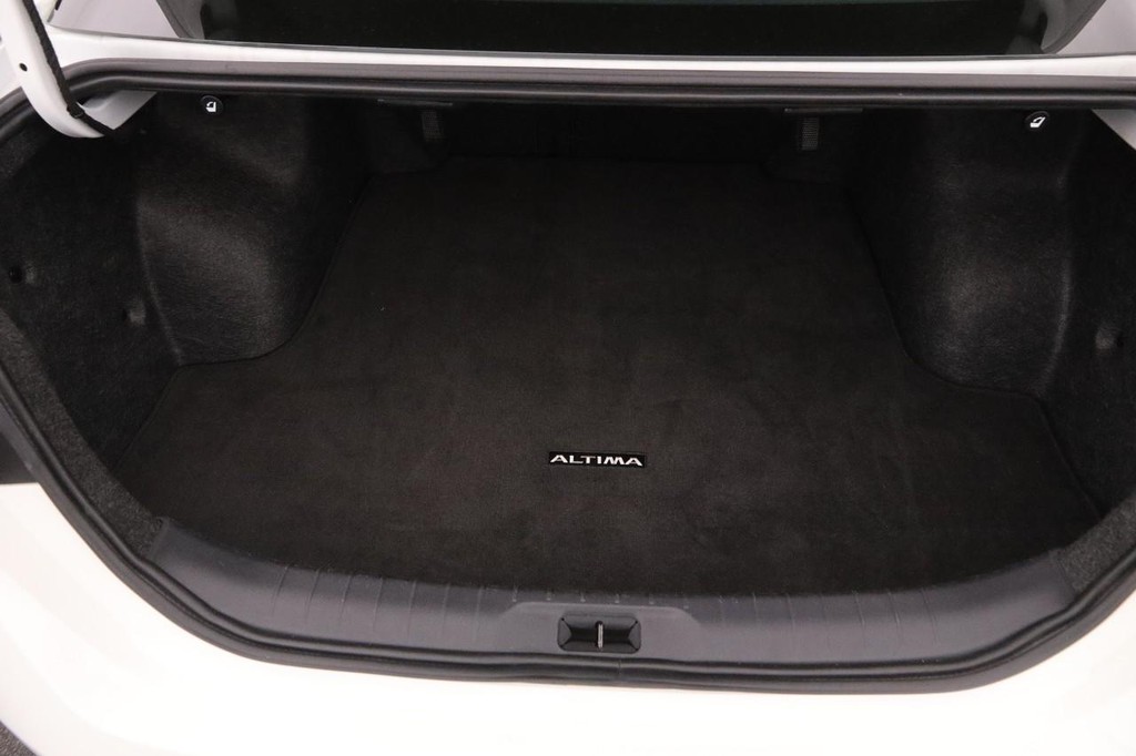 Nissan Altima Vehicle Image 07
