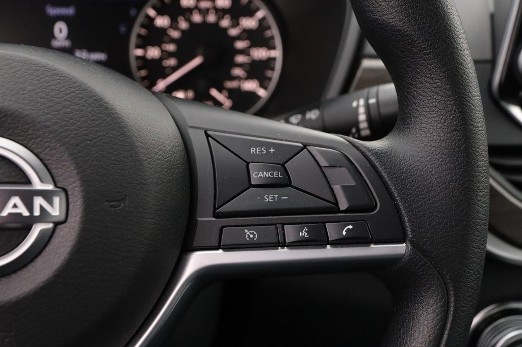 Nissan Altima Vehicle Image 12