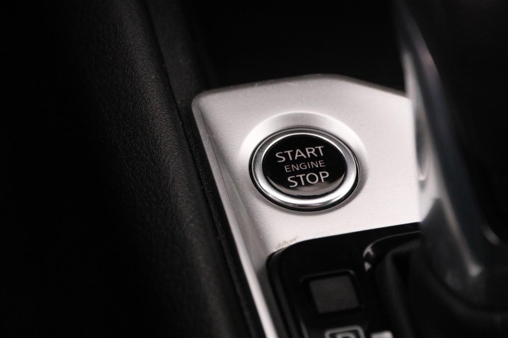 Nissan Altima Vehicle Image 14