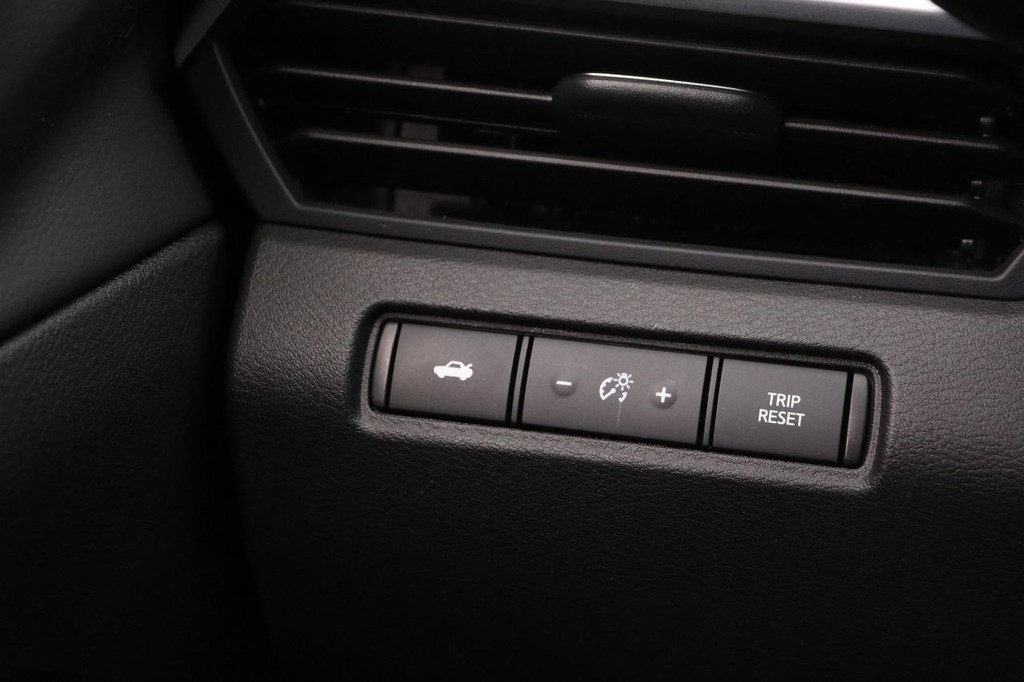 Nissan Altima Vehicle Image 18