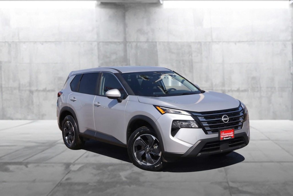 Nissan Rogue Vehicle Full-screen Gallery Image 2