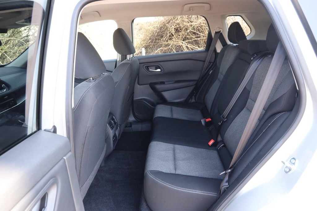 Nissan Rogue Vehicle Full-screen Gallery Image 10