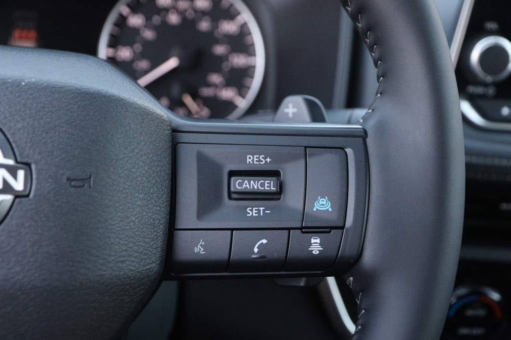 Nissan Rogue Vehicle Full-screen Gallery Image 13