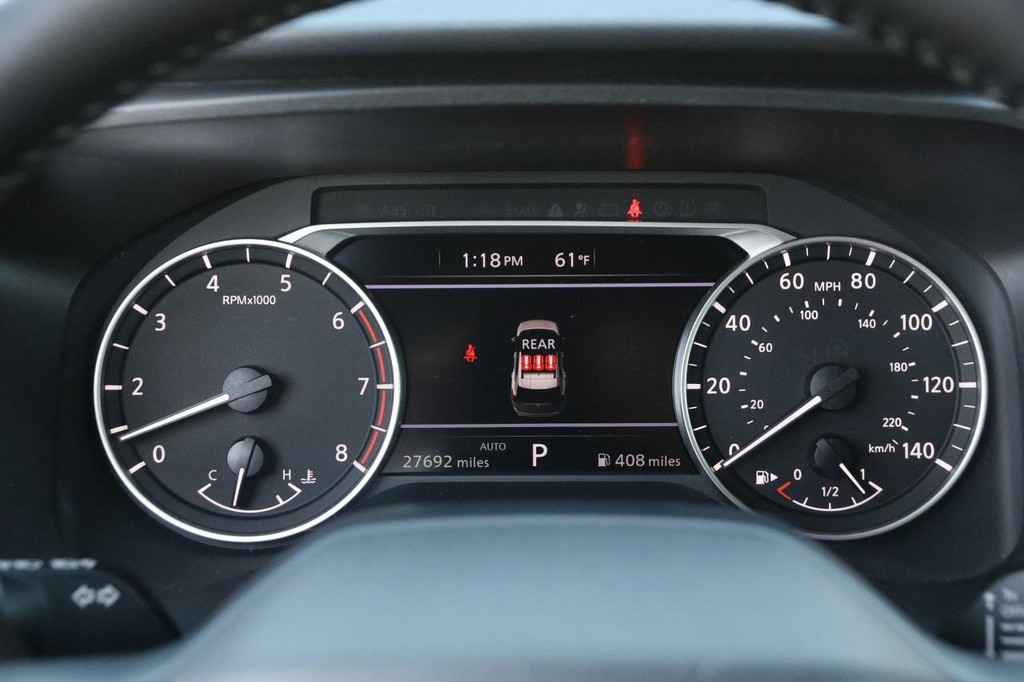 Nissan Rogue Vehicle Full-screen Gallery Image 14