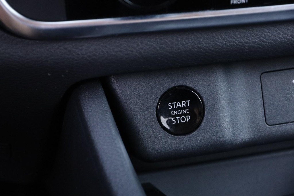 Nissan Rogue Vehicle Full-screen Gallery Image 15