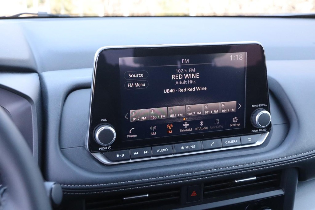 Nissan Rogue Vehicle Full-screen Gallery Image 16