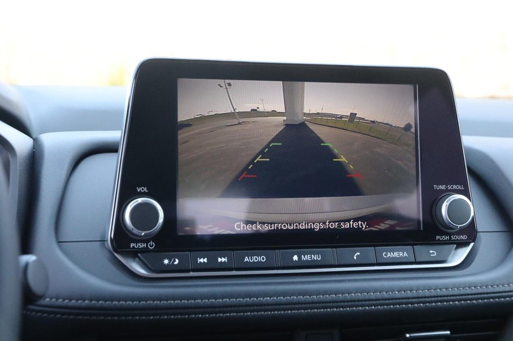 Nissan Rogue Vehicle Full-screen Gallery Image 17