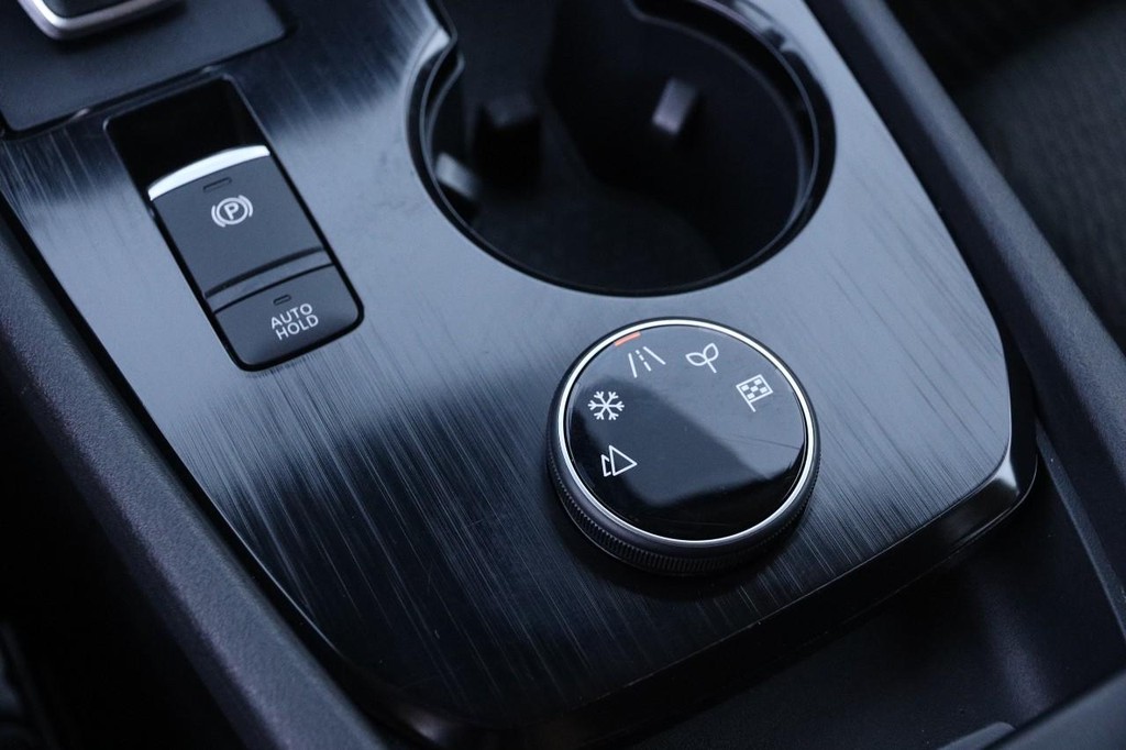 Nissan Rogue Vehicle Full-screen Gallery Image 19