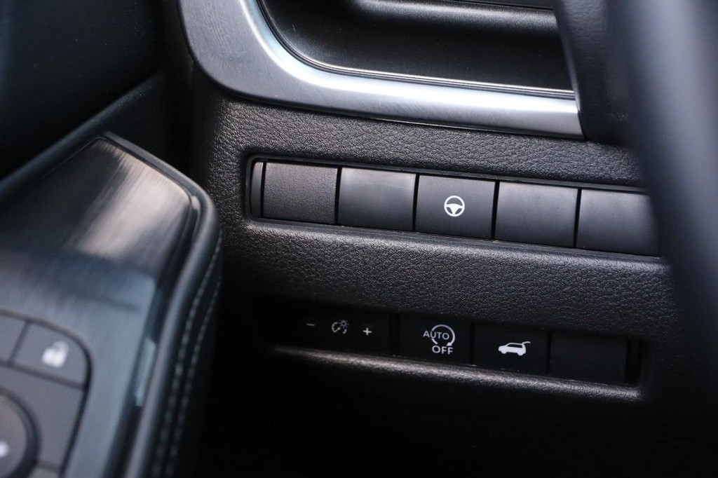 Nissan Rogue Vehicle Full-screen Gallery Image 20