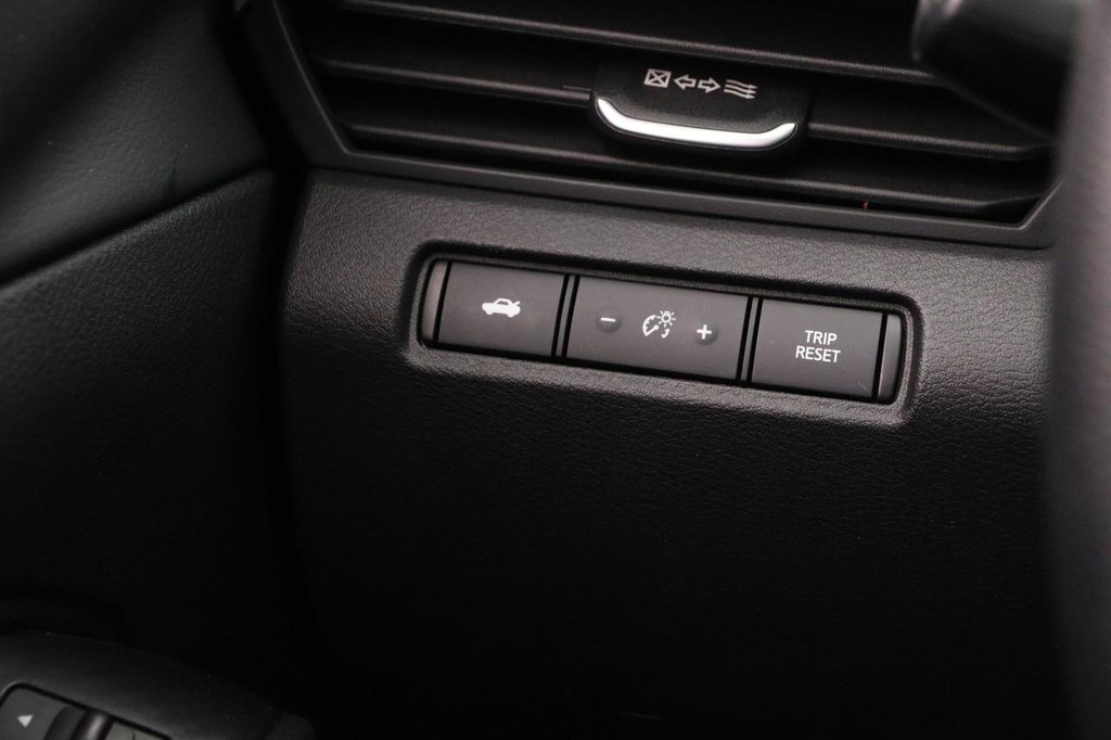 Nissan Altima Vehicle Full-screen Gallery Image 20