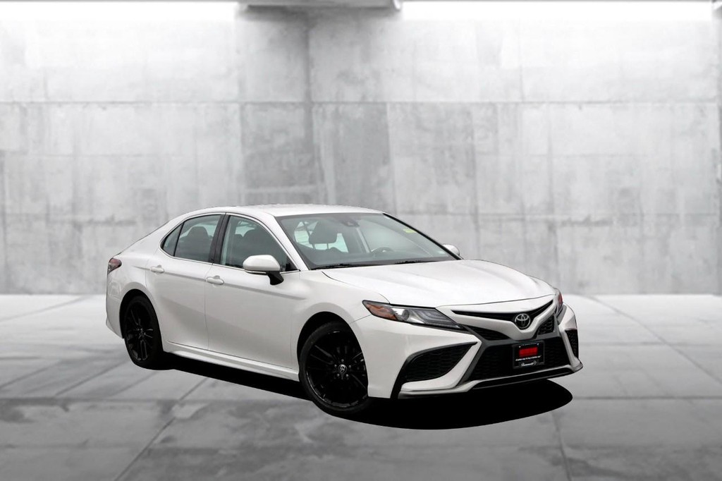 Toyota Camry Vehicle Full-screen Gallery Image 2