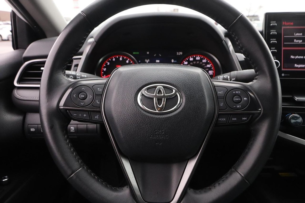 Toyota Camry Vehicle Full-screen Gallery Image 10