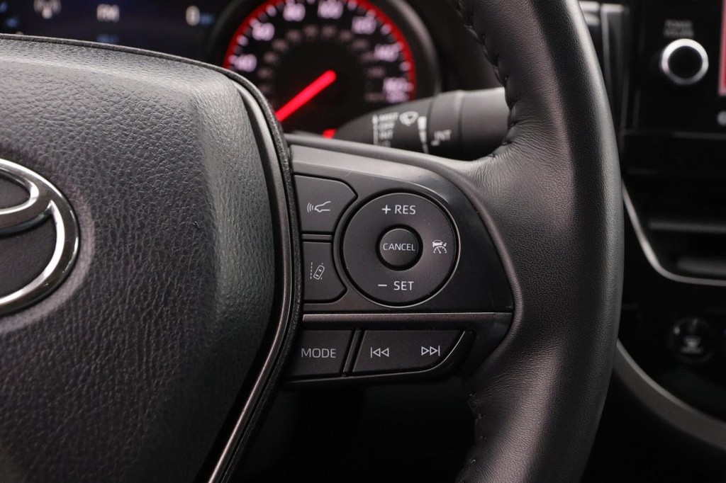 Toyota Camry Vehicle Full-screen Gallery Image 12