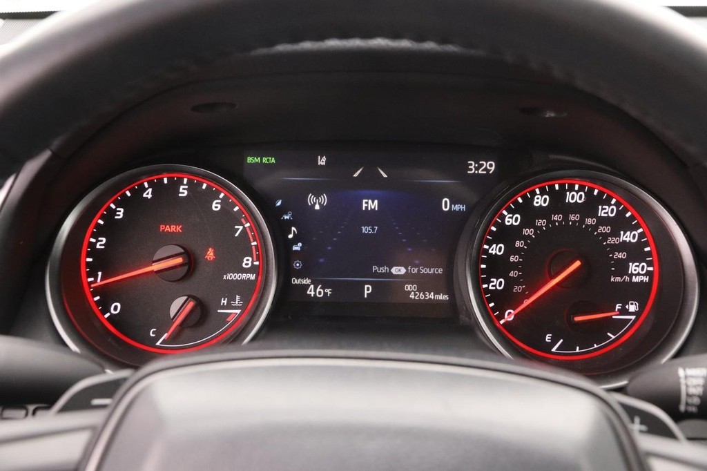 Toyota Camry Vehicle Full-screen Gallery Image 13