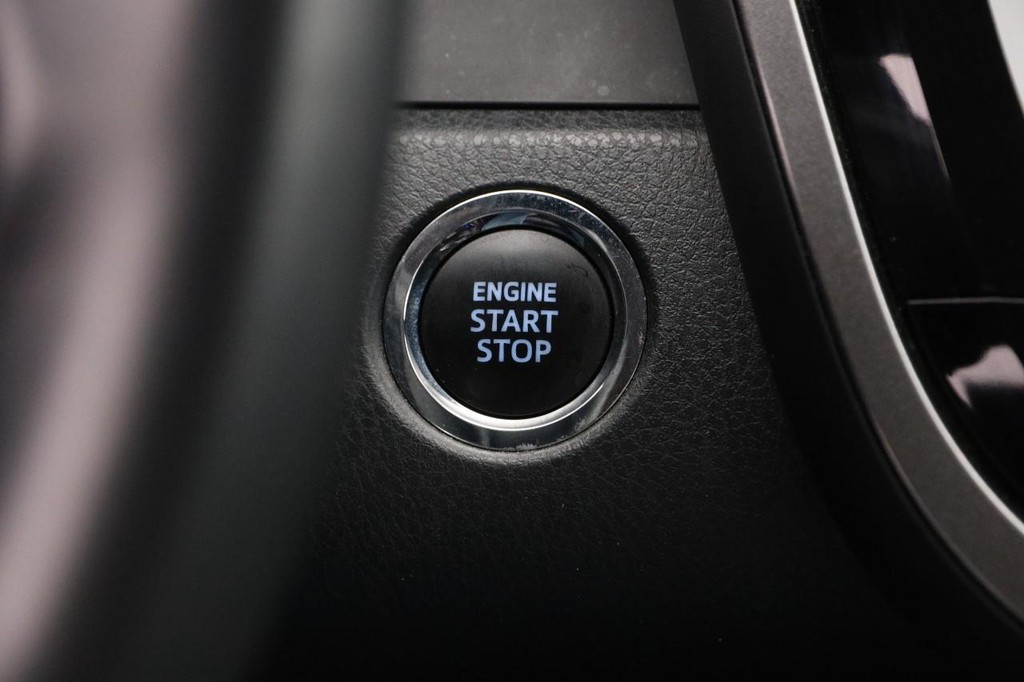 Toyota Camry Vehicle Full-screen Gallery Image 14