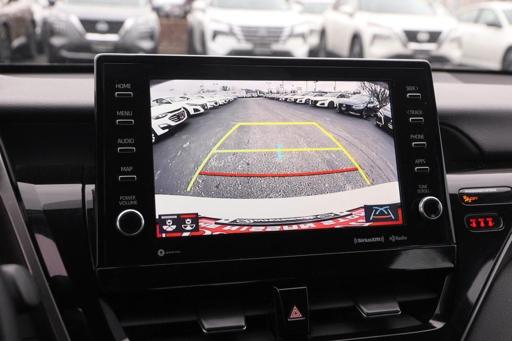 Toyota Camry Vehicle Full-screen Gallery Image 17