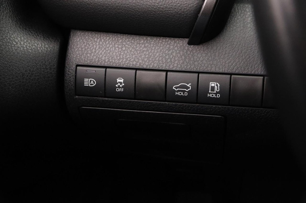 Toyota Camry Vehicle Full-screen Gallery Image 21