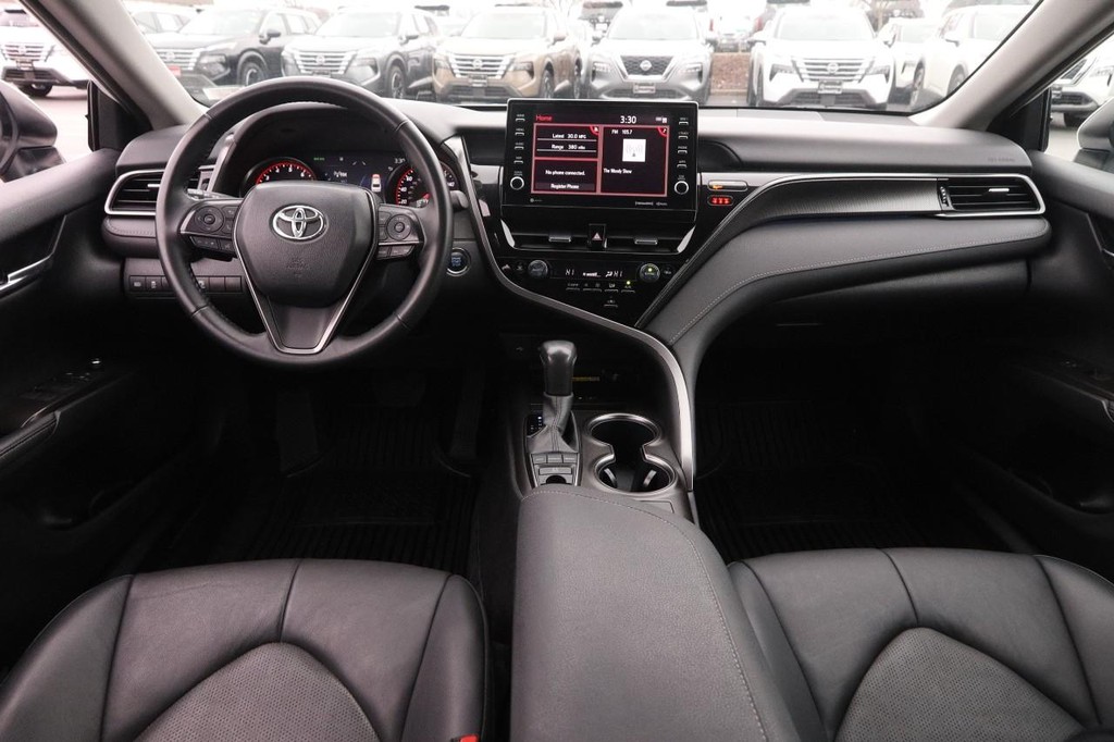 Toyota Camry Vehicle Full-screen Gallery Image 22