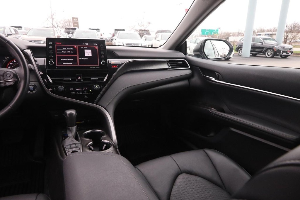 Toyota Camry Vehicle Full-screen Gallery Image 26