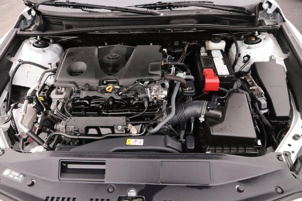 Toyota Camry Vehicle Full-screen Gallery Image 28