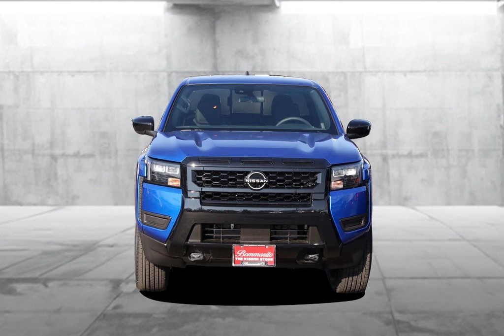 Nissan Frontier Vehicle Full-screen Gallery Image 4
