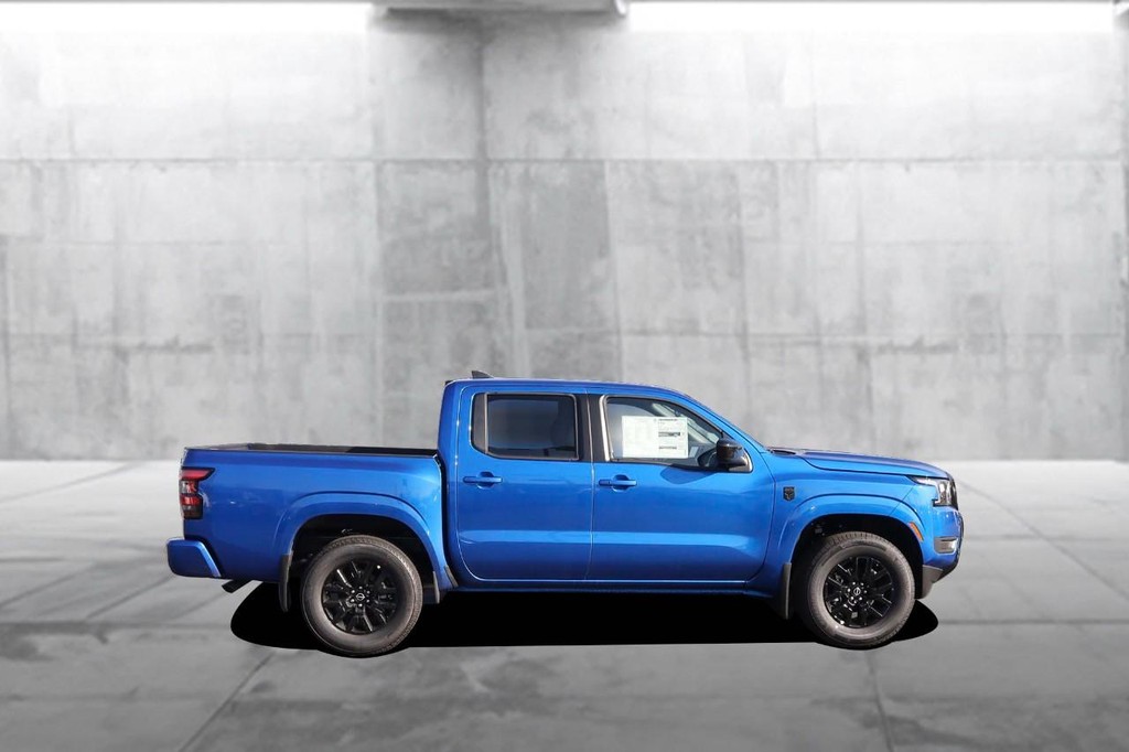 Nissan Frontier Vehicle Full-screen Gallery Image 5