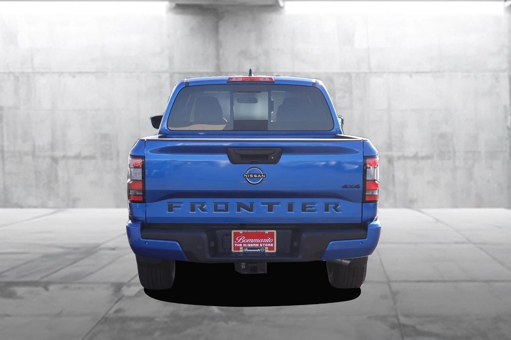 Nissan Frontier Vehicle Full-screen Gallery Image 6