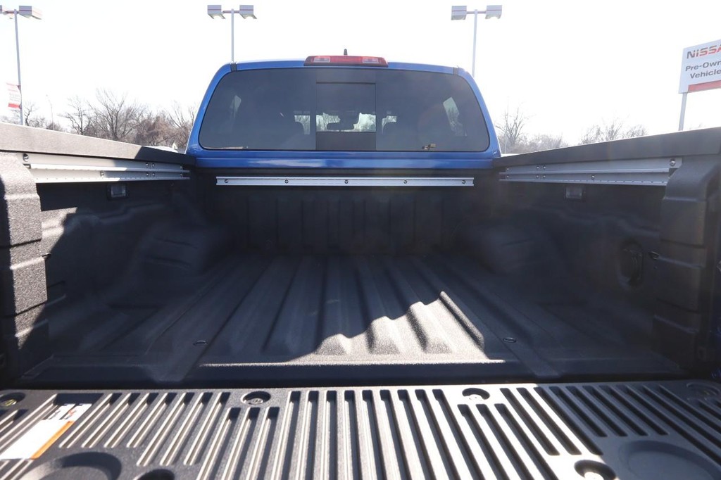 Nissan Frontier Vehicle Full-screen Gallery Image 7