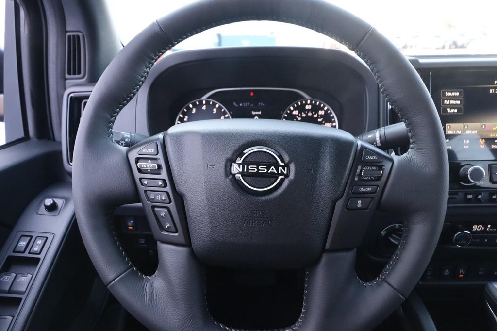 Nissan Frontier Vehicle Full-screen Gallery Image 10