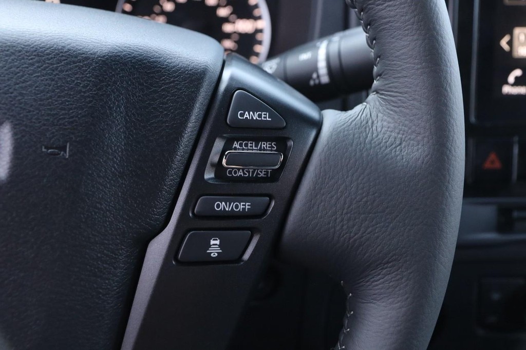 Nissan Frontier Vehicle Full-screen Gallery Image 12