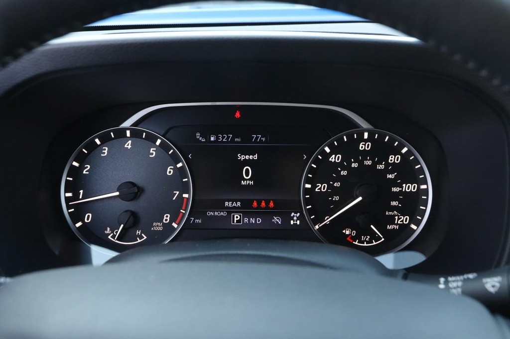 Nissan Frontier Vehicle Full-screen Gallery Image 13