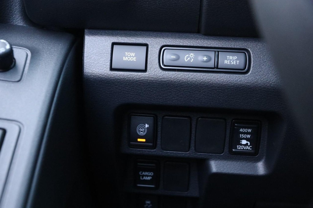 Nissan Frontier Vehicle Full-screen Gallery Image 20