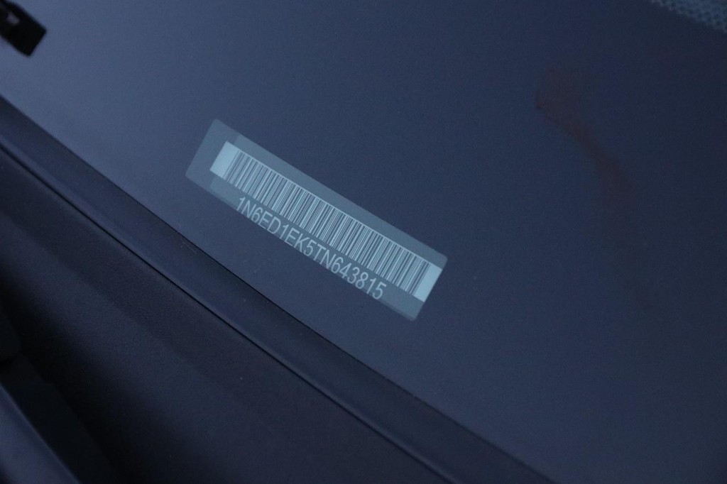 Nissan Frontier Vehicle Full-screen Gallery Image 29