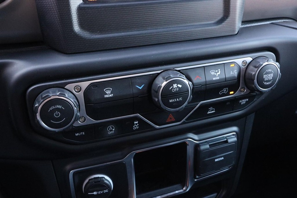 Jeep Wrangler Vehicle Image 18