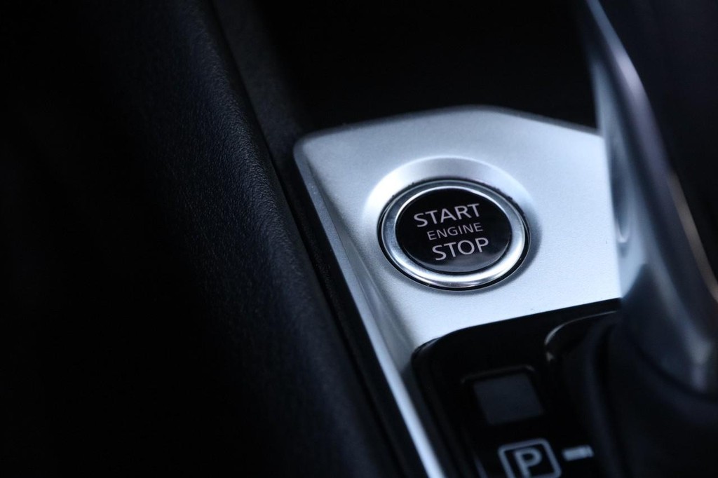 Nissan Altima Vehicle Full-screen Gallery Image 14