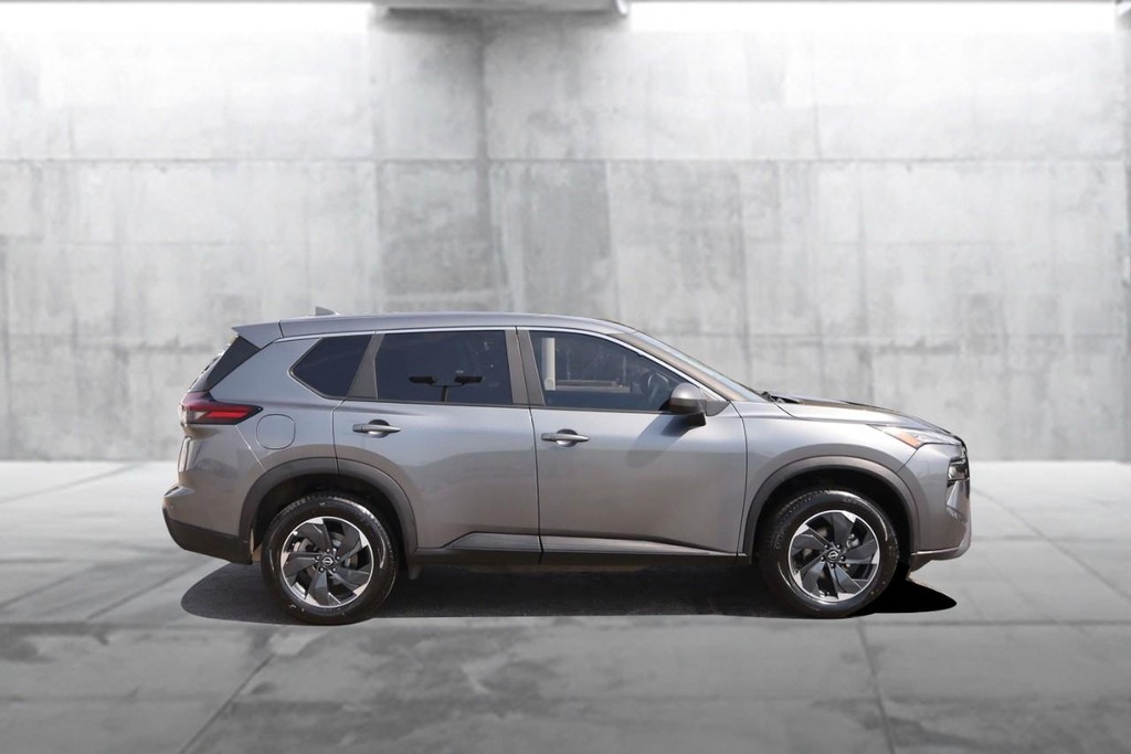 Nissan Rogue Vehicle Full-screen Gallery Image 5