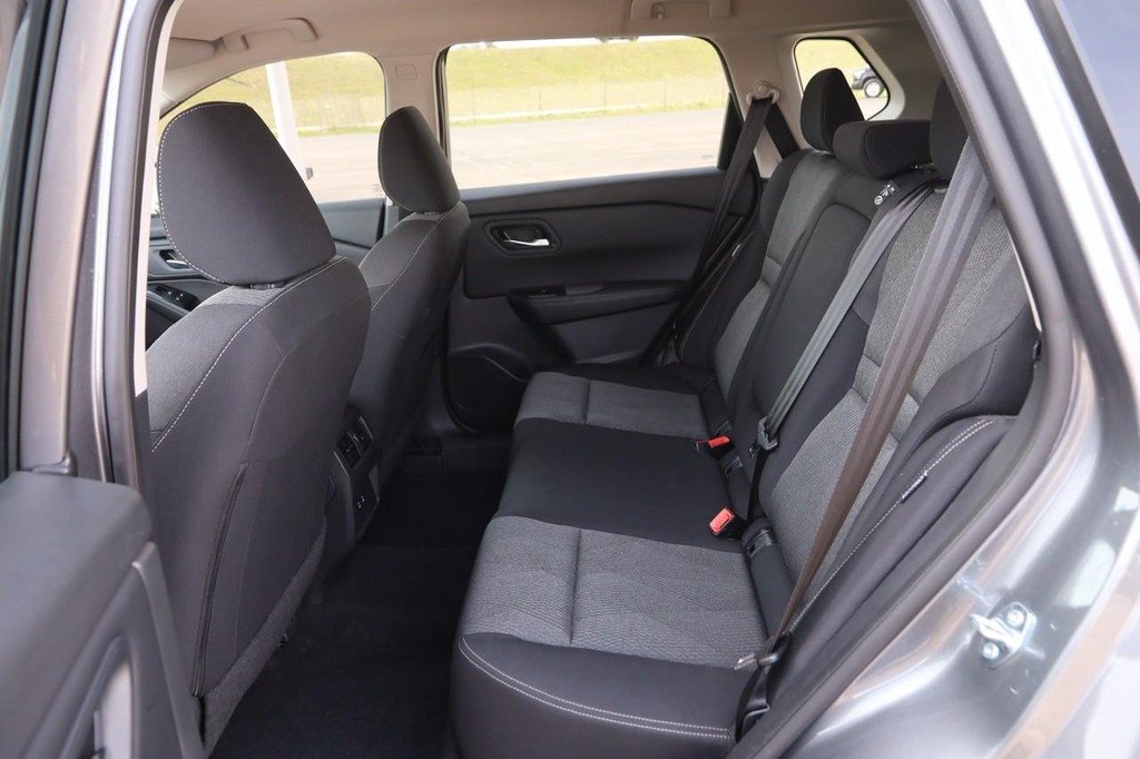 Nissan Rogue Vehicle Full-screen Gallery Image 10